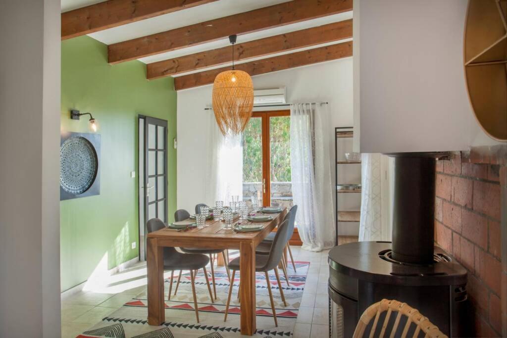 Bodri, Maison En Pierre Avec Vue Et Piscine Chauffee