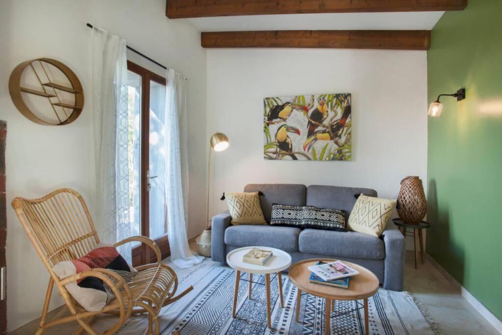 Bodri, Maison En Pierre Avec Vue Et Piscine Chauffee *