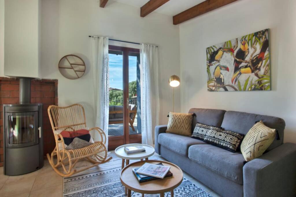Bodri, Maison En Pierre Avec Vue Et Piscine Chauffee *